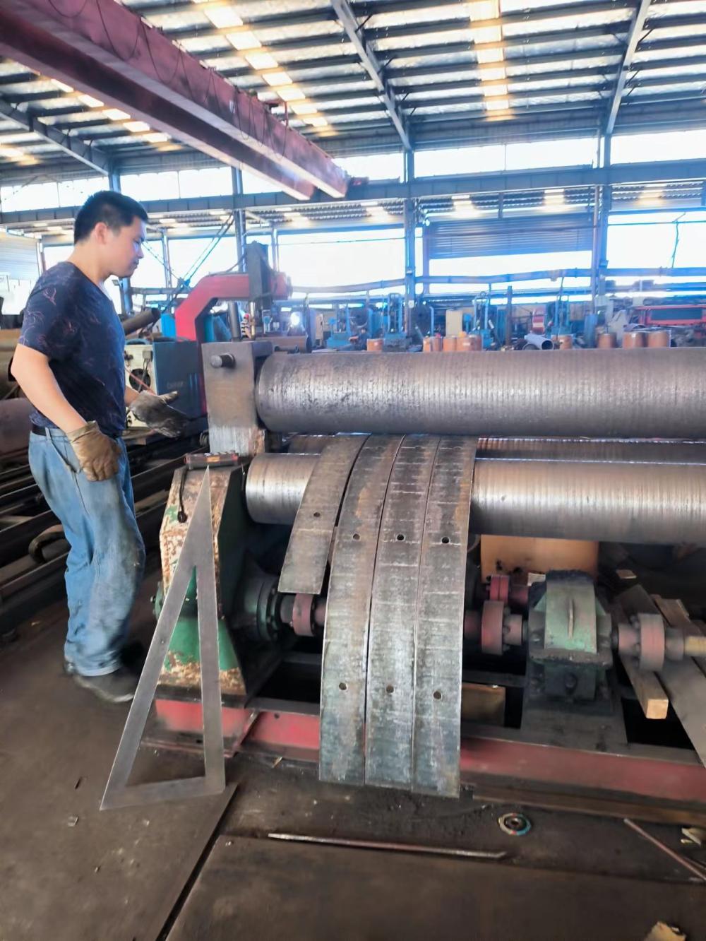 内蒙古合金耐磨板折弯加工和操作流程