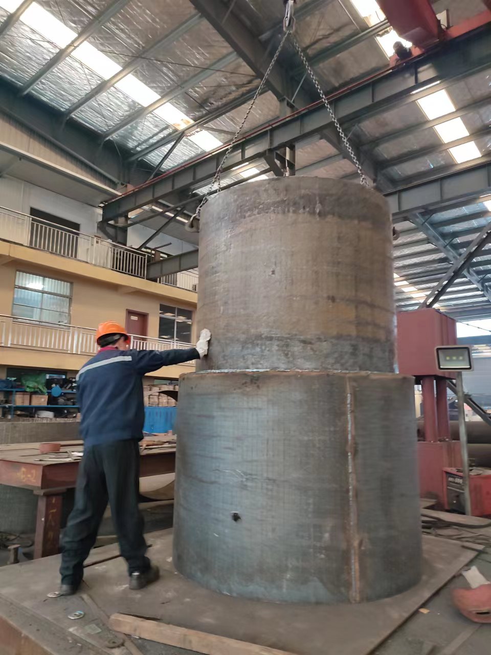 内蒙古碳化铬耐磨料仓 碎玻璃料仓 堆焊耐磨钢板